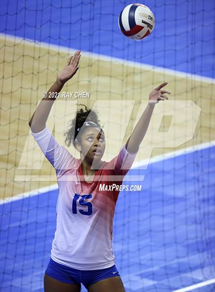 Thumbnail 2 in Cherry Creek vs. Chaparral (CHSAA 5A Final Four) photogallery.