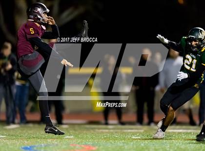 Thumbnail 2 in Royal @ Simi Valley photogallery.