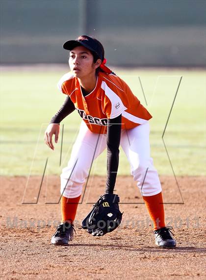 Thumbnail 2 in Arvin vs Wasco (Mira Monte Invitational) photogallery.