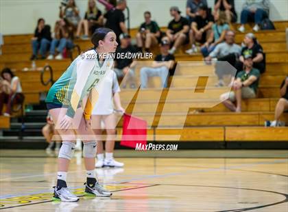 Thumbnail 3 in Oak Park @ Moorpark photogallery.