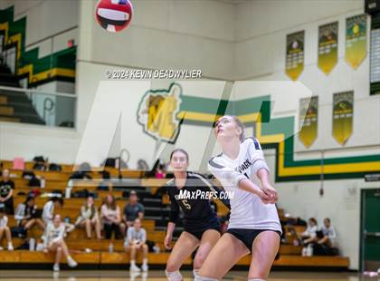 Thumbnail 2 in Oak Park @ Moorpark photogallery.