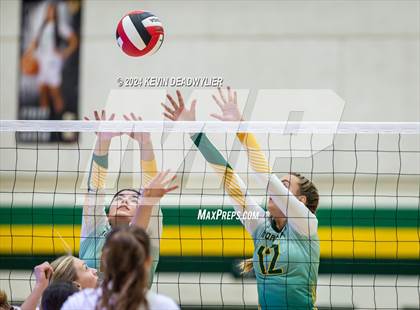 Thumbnail 3 in Oak Park @ Moorpark photogallery.