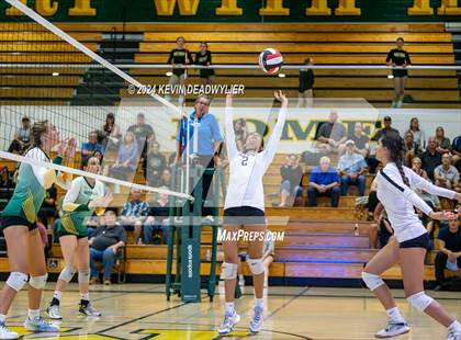 Thumbnail 3 in Oak Park @ Moorpark photogallery.