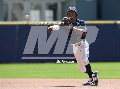Thumbnail 3 in De La Salle vs. Elk Grove photogallery.
