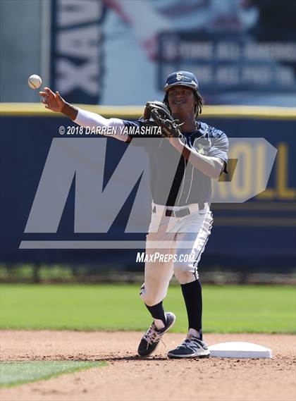 Thumbnail 1 in De La Salle vs. Elk Grove photogallery.