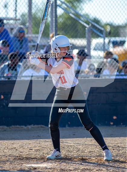 Thumbnail 1 in Anahuac vs Warren photogallery.