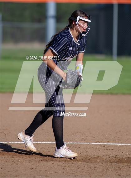 Thumbnail 3 in Anahuac vs Warren photogallery.