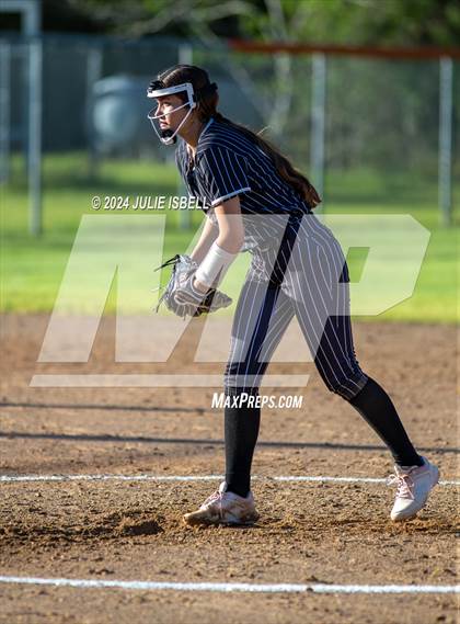 Thumbnail 3 in Anahuac vs Warren photogallery.