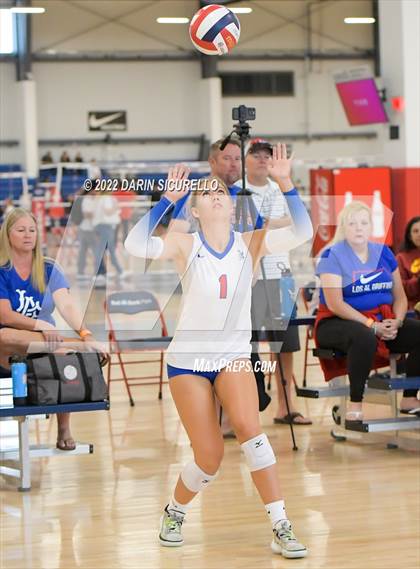 Thumbnail 3 in Emerald Ridge vs. Los Alamitos (Nike TOC Southwest) photogallery.