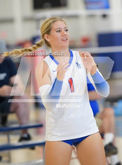 Thumbnail 3 in Emerald Ridge vs. Los Alamitos (Nike TOC Southwest) photogallery.