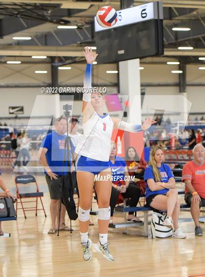 Thumbnail 2 in Emerald Ridge vs. Los Alamitos (Nike TOC Southwest) photogallery.