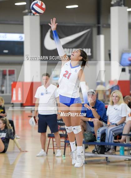 Thumbnail 3 in Emerald Ridge vs. Los Alamitos (Nike TOC Southwest) photogallery.