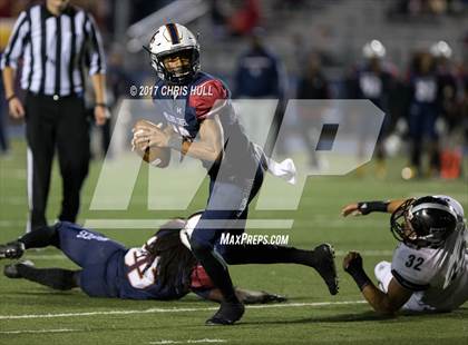 Thumbnail 2 in Hough vs. Mallard Creek (NCHSAA 4AA Regional Final) photogallery.