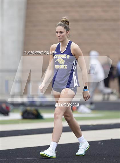 Thumbnail 3 in Stoney Creek vs. Royal Oak (MHSAA Regionals) photogallery.