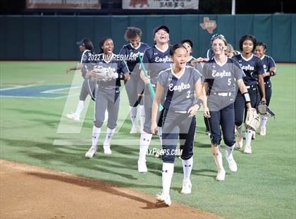 Thumbnail 2 in Deer Park vs. Lake Ridge (UIL 6A Softball Semifinal) photogallery.