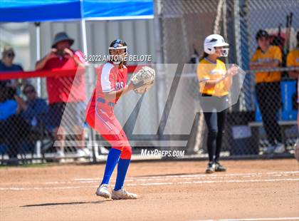 Thumbnail 3 in Los Alamitos vs. Foothill photogallery.