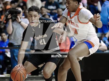 Thumbnail 1 in East St. Louis vs. Sacred Heart-Griffin (IHSA 3A Super Sectional) photogallery.