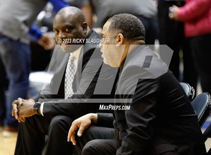 Thumbnail 3 in East St. Louis vs. Sacred Heart-Griffin (IHSA 3A Super Sectional) photogallery.
