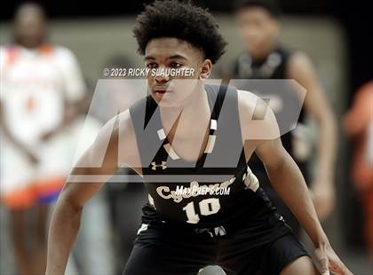 Thumbnail 1 in East St. Louis vs. Sacred Heart-Griffin (IHSA 3A Super Sectional) photogallery.