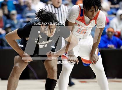 Thumbnail 1 in East St. Louis vs. Sacred Heart-Griffin (IHSA 3A Super Sectional) photogallery.
