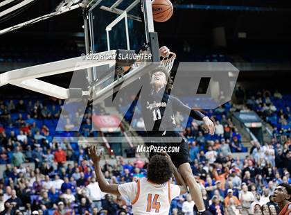Thumbnail 1 in East St. Louis vs. Sacred Heart-Griffin (IHSA 3A Super Sectional) photogallery.