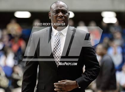 Thumbnail 1 in East St. Louis vs. Sacred Heart-Griffin (IHSA 3A Super Sectional) photogallery.