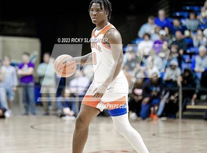 Thumbnail 3 in East St. Louis vs. Sacred Heart-Griffin (IHSA 3A Super Sectional) photogallery.