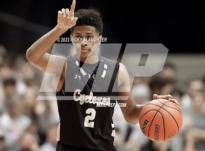 Thumbnail 3 in East St. Louis vs. Sacred Heart-Griffin (IHSA 3A Super Sectional) photogallery.