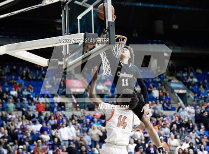 Thumbnail 3 in East St. Louis vs. Sacred Heart-Griffin (IHSA 3A Super Sectional) photogallery.
