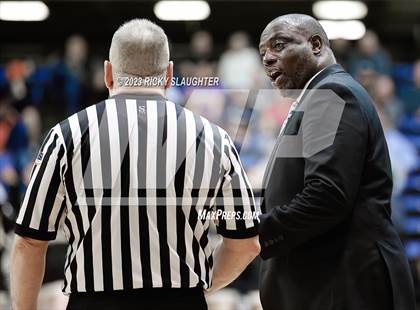 Thumbnail 1 in East St. Louis vs. Sacred Heart-Griffin (IHSA 3A Super Sectional) photogallery.