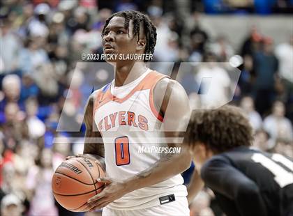 Thumbnail 3 in East St. Louis vs. Sacred Heart-Griffin (IHSA 3A Super Sectional) photogallery.