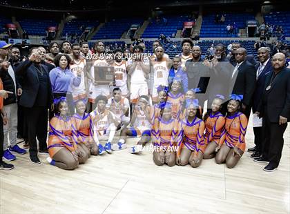 Thumbnail 3 in East St. Louis vs. Sacred Heart-Griffin (IHSA 3A Super Sectional) photogallery.