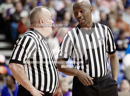 Thumbnail 2 in East St. Louis vs. Sacred Heart-Griffin (IHSA 3A Super Sectional) photogallery.