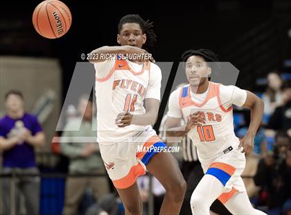 Thumbnail 3 in East St. Louis vs. Sacred Heart-Griffin (IHSA 3A Super Sectional) photogallery.