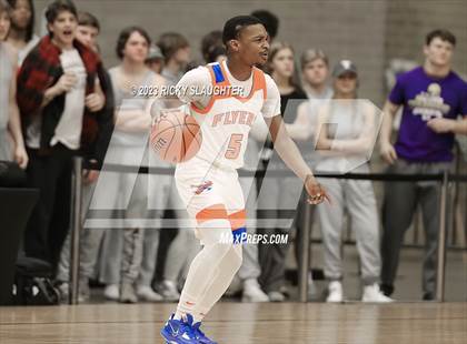 Thumbnail 1 in East St. Louis vs. Sacred Heart-Griffin (IHSA 3A Super Sectional) photogallery.