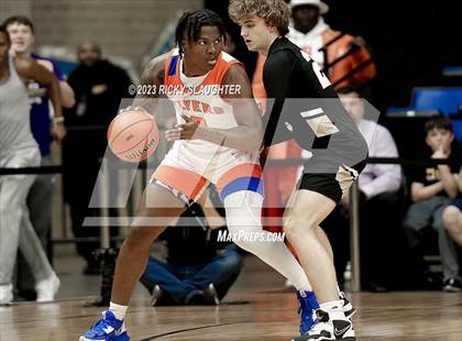 Thumbnail 1 in East St. Louis vs. Sacred Heart-Griffin (IHSA 3A Super Sectional) photogallery.
