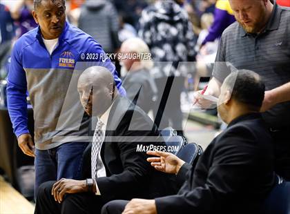 Thumbnail 1 in East St. Louis vs. Sacred Heart-Griffin (IHSA 3A Super Sectional) photogallery.