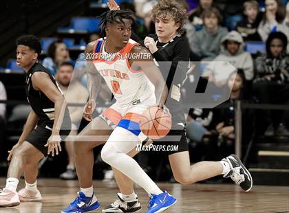 Thumbnail 3 in East St. Louis vs. Sacred Heart-Griffin (IHSA 3A Super Sectional) photogallery.
