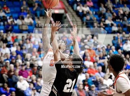 Thumbnail 1 in East St. Louis vs. Sacred Heart-Griffin (IHSA 3A Super Sectional) photogallery.