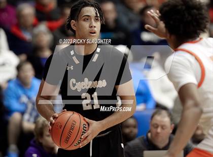 Thumbnail 2 in East St. Louis vs. Sacred Heart-Griffin (IHSA 3A Super Sectional) photogallery.