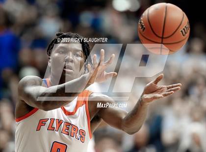 Thumbnail 3 in East St. Louis vs. Sacred Heart-Griffin (IHSA 3A Super Sectional) photogallery.