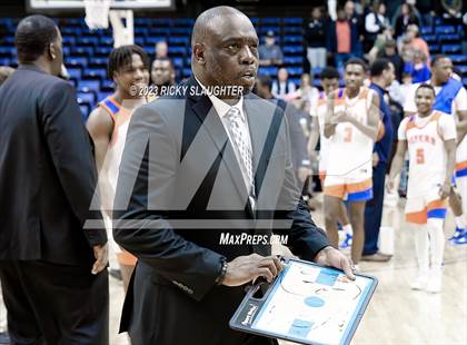 Thumbnail 2 in East St. Louis vs. Sacred Heart-Griffin (IHSA 3A Super Sectional) photogallery.
