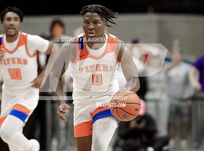Thumbnail 2 in East St. Louis vs. Sacred Heart-Griffin (IHSA 3A Super Sectional) photogallery.