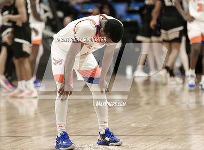 Thumbnail 2 in East St. Louis vs. Sacred Heart-Griffin (IHSA 3A Super Sectional) photogallery.