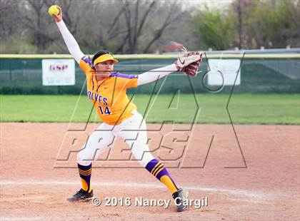 Thumbnail 3 in Laredo LBJ vs. Uvalde (Uvalde Lobo Tournament) photogallery.