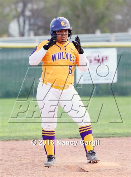 Thumbnail 1 in Laredo LBJ vs. Uvalde (Uvalde Lobo Tournament) photogallery.