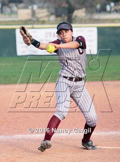 Thumbnail 2 in Laredo LBJ vs. Uvalde (Uvalde Lobo Tournament) photogallery.