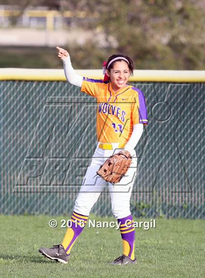 Thumbnail 3 in Laredo LBJ vs. Uvalde (Uvalde Lobo Tournament) photogallery.