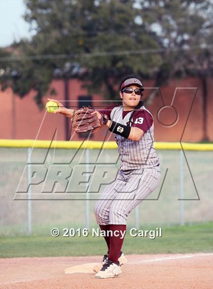 Thumbnail 3 in Laredo LBJ vs. Uvalde (Uvalde Lobo Tournament) photogallery.