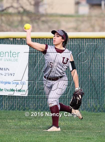 Thumbnail 3 in Laredo LBJ vs. Uvalde (Uvalde Lobo Tournament) photogallery.